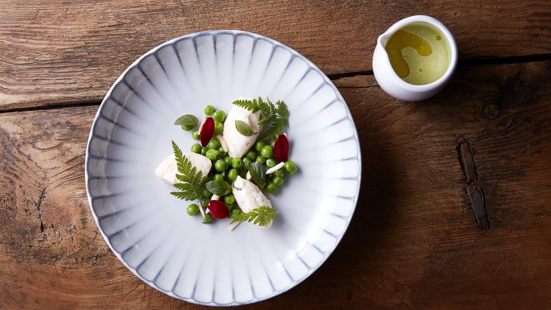 Petits pois, gnocchis de chèvre, velouté